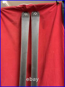 Skis Völkl Unlimited AC 20 all-mountain skis, 170cm. Bindings Marker